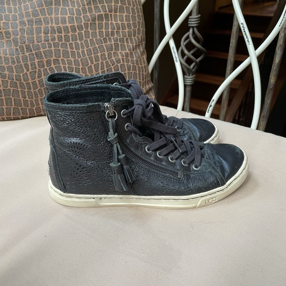 UGG Blaney Leather Zipper High Top Sneaker - Picture 6 of 10